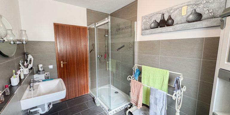 Tageslichtbad mit Dusche
