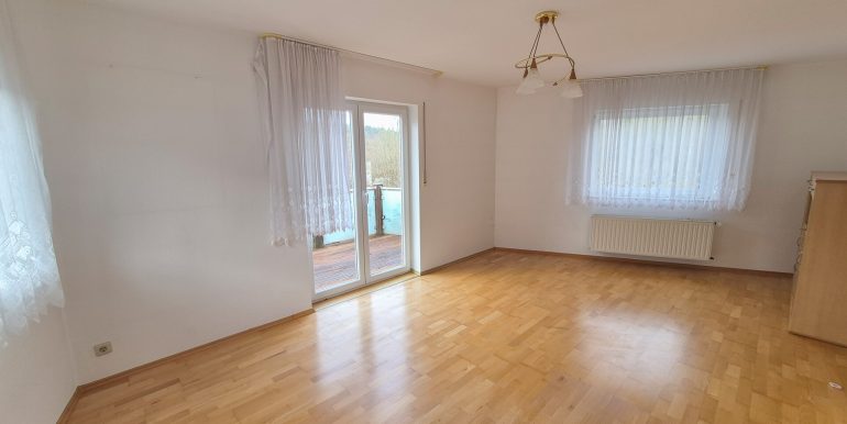 Zimmer mit Balkon