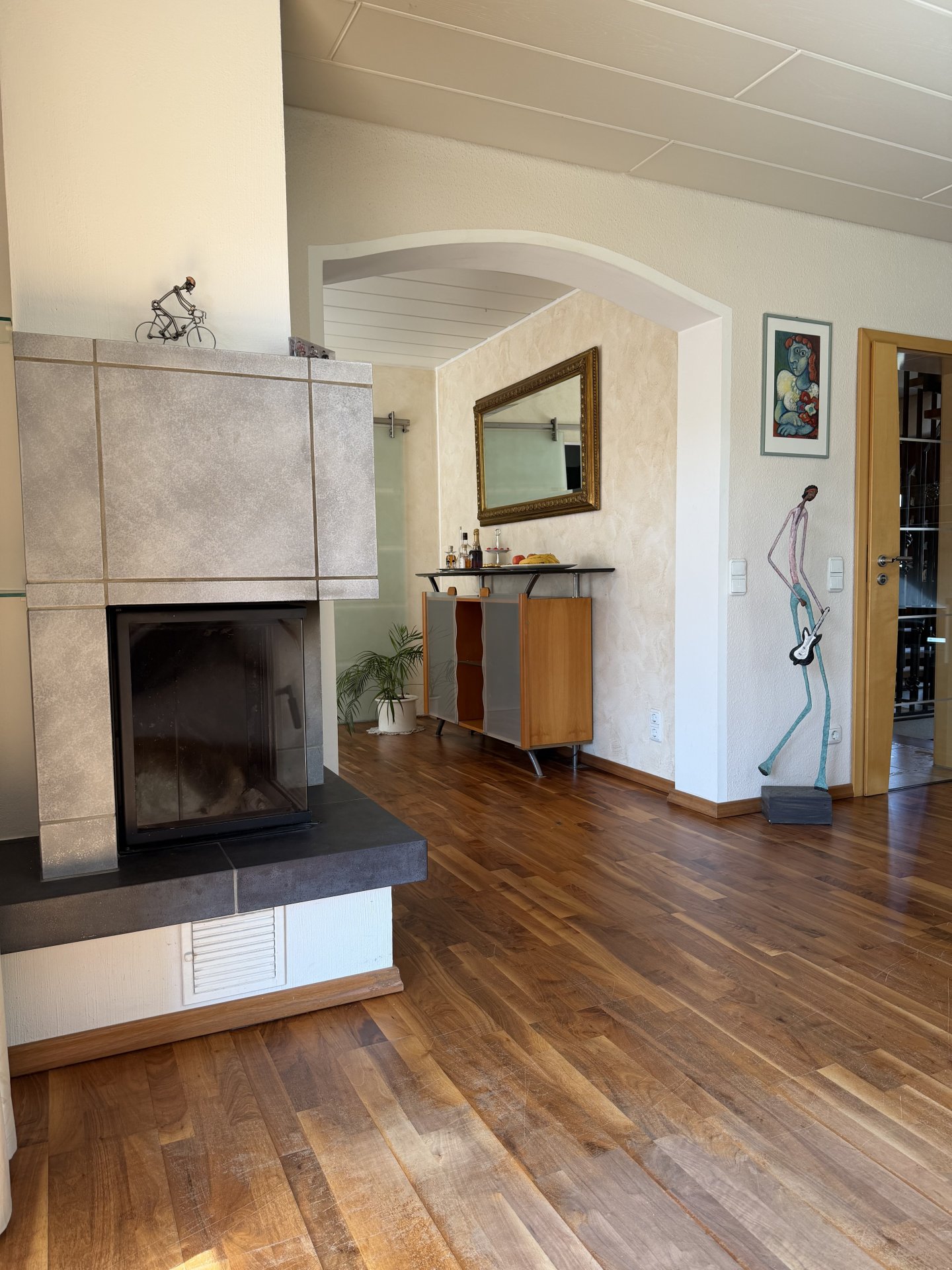 Kamin mit Blick zum Esszimmer