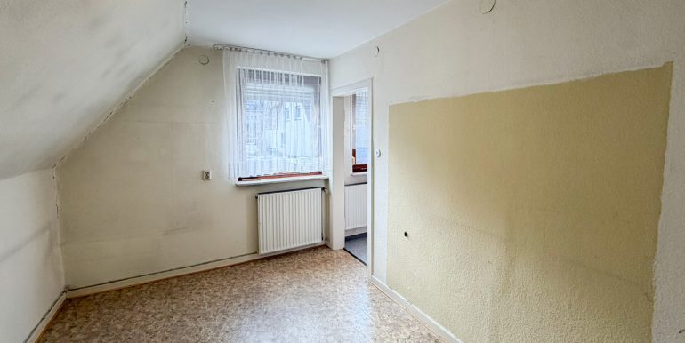 Ankleidezimmer  (Küche mgl.)