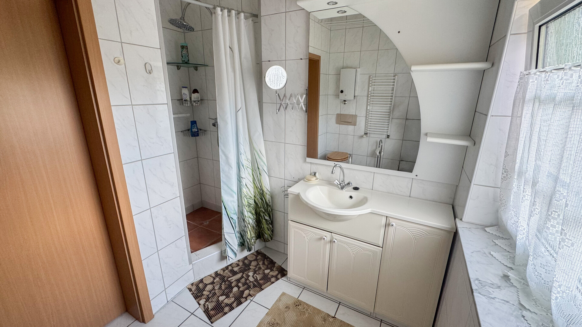 Tageslichtbad mit Dusche DG