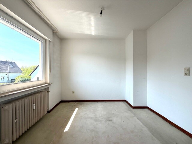 Haushälfte rechts - 1.Zimmer rechts unmöbliert