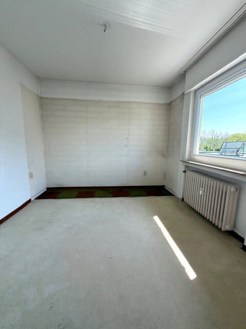 Haushälfte rechts - 2.Zimmer rechts unmöbliert