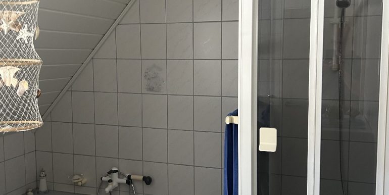 Wanne und Dusche DG