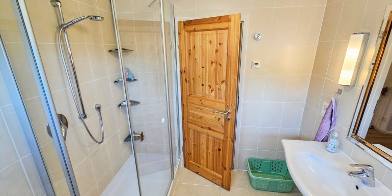 Badezimmer im DG
