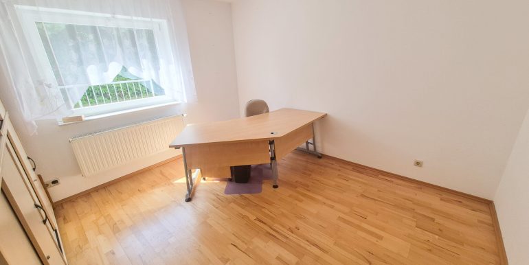 Zimmer (EG)