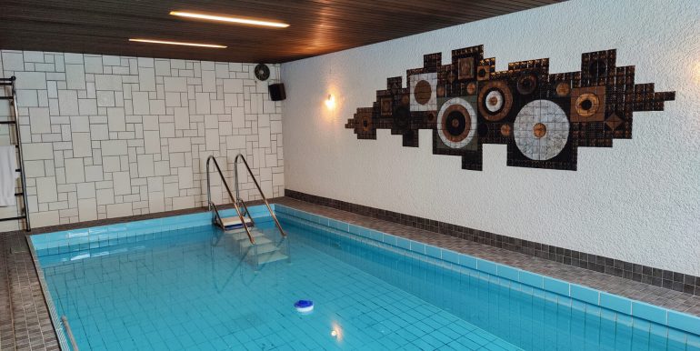 Schwimmbad UG