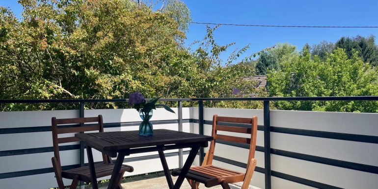 Terrasse mit Markise am Bad (EG)