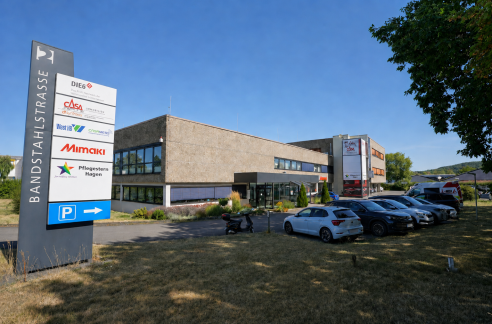 Zufahrt zum Bürohaus in guter Sichtlage