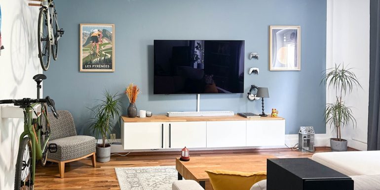 lichtdurchflutetes Wohnzimmer