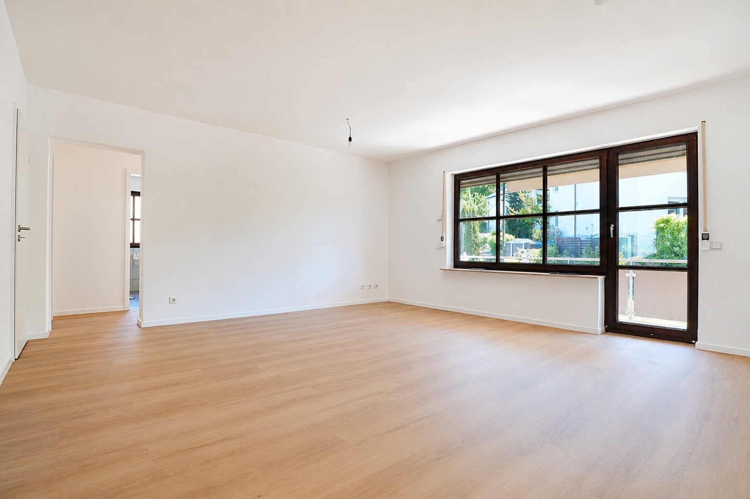 Frisch renovierte 3-Zimmer-Wohnung mit Loggia und Garage in ruhiger Lage