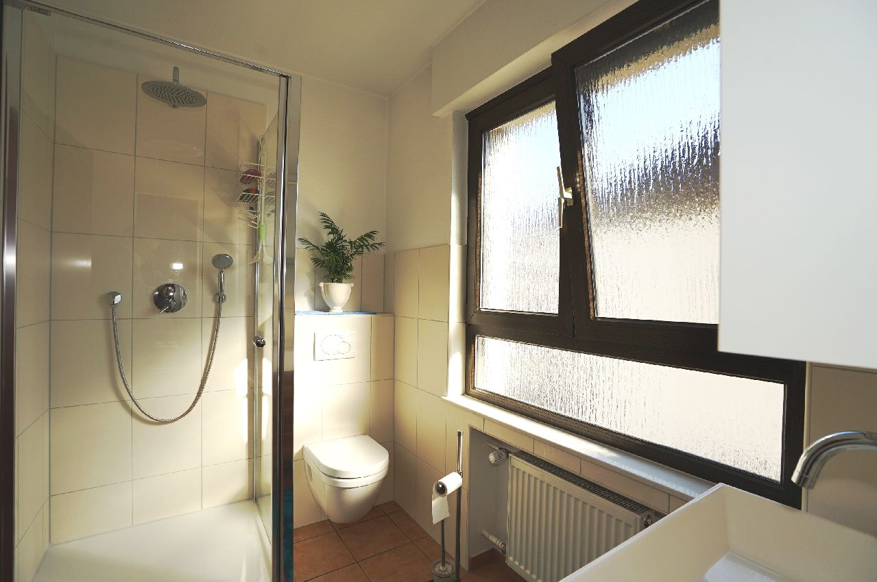 Bad Teilansicht 2 OG-Wohnung